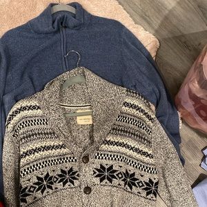 Set of two men’s sweaters